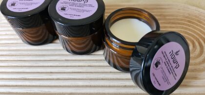 שלוש צנצנות של משחות