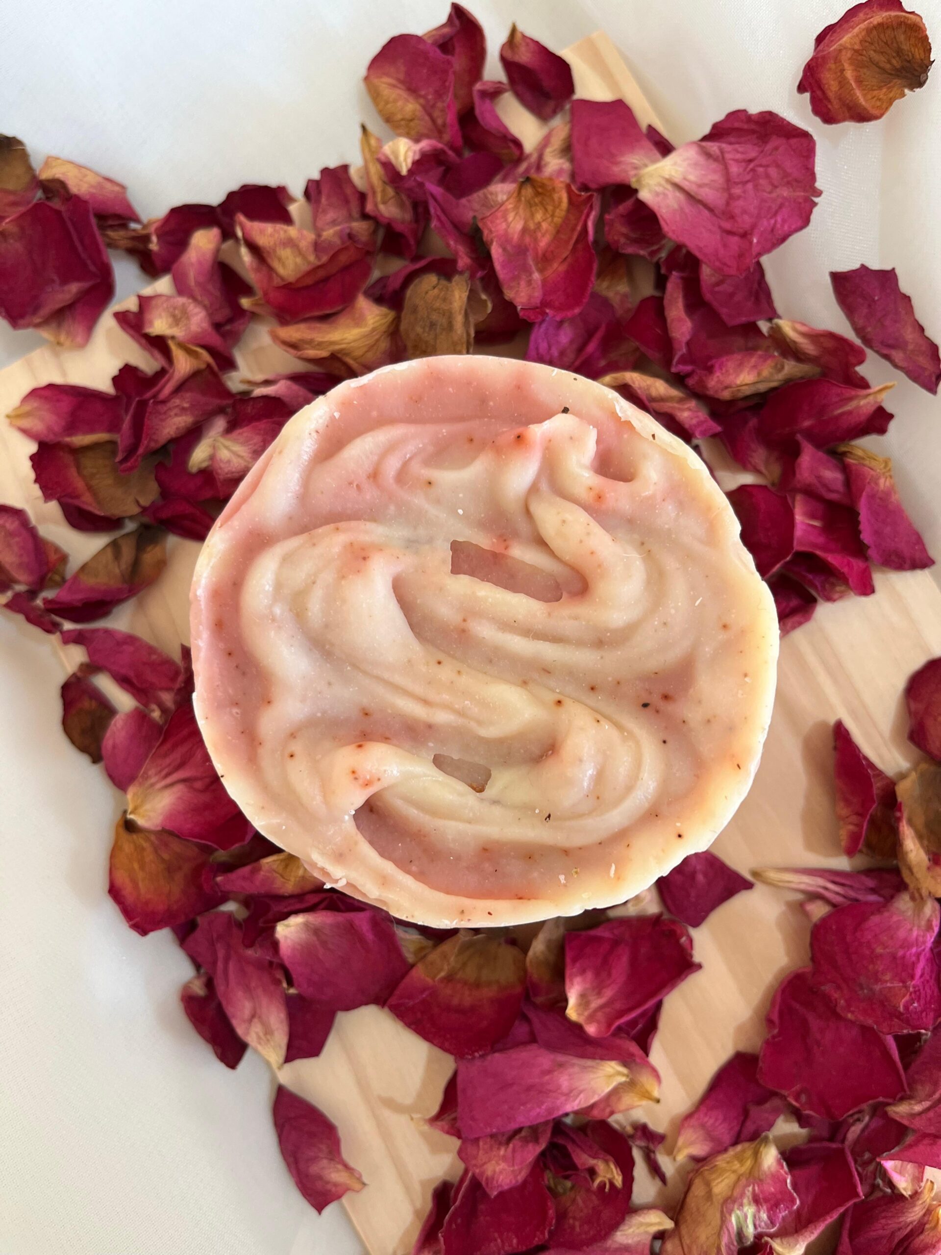 סבון פנים טבעי ועדין – לניקוי מושלם ושמירה על גמישות העור – תמונה 3