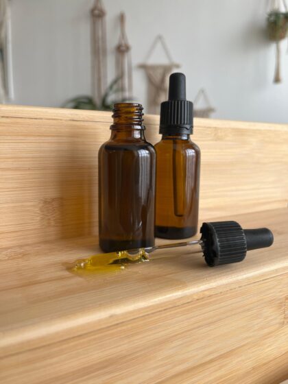 בקבוקון זכוכית עם פפיטה